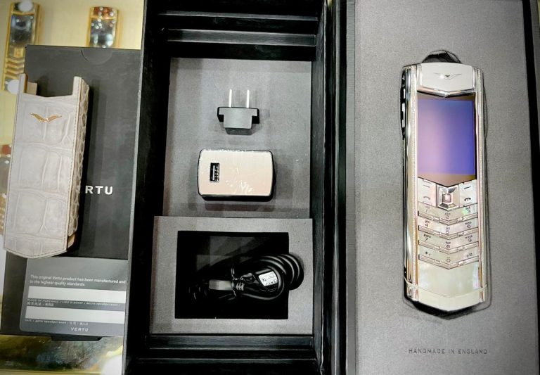 Vertu Signature S White Mother Of Pearl – Hoàng Luxury