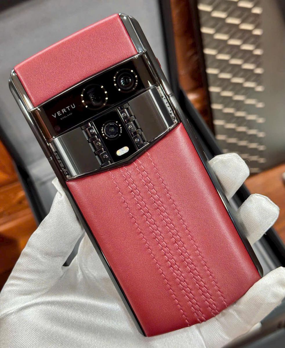 Vertu Agent Q đều được lắp ráp và kiểm tra bởi nghệ nhân lành nghề