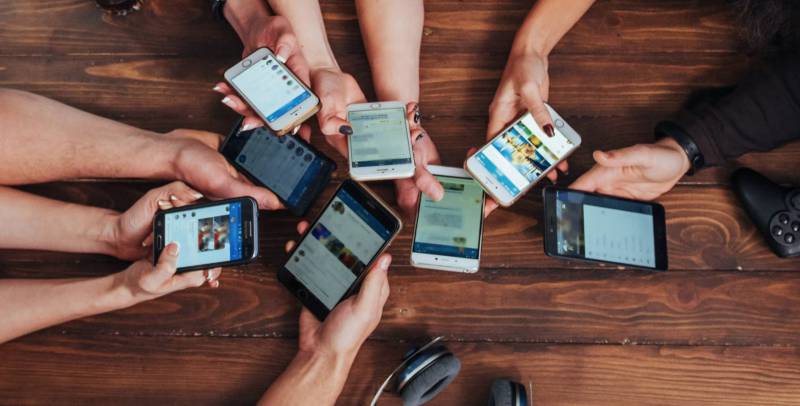smartphone hiện đại còn nokia 8800 đẳng cấp