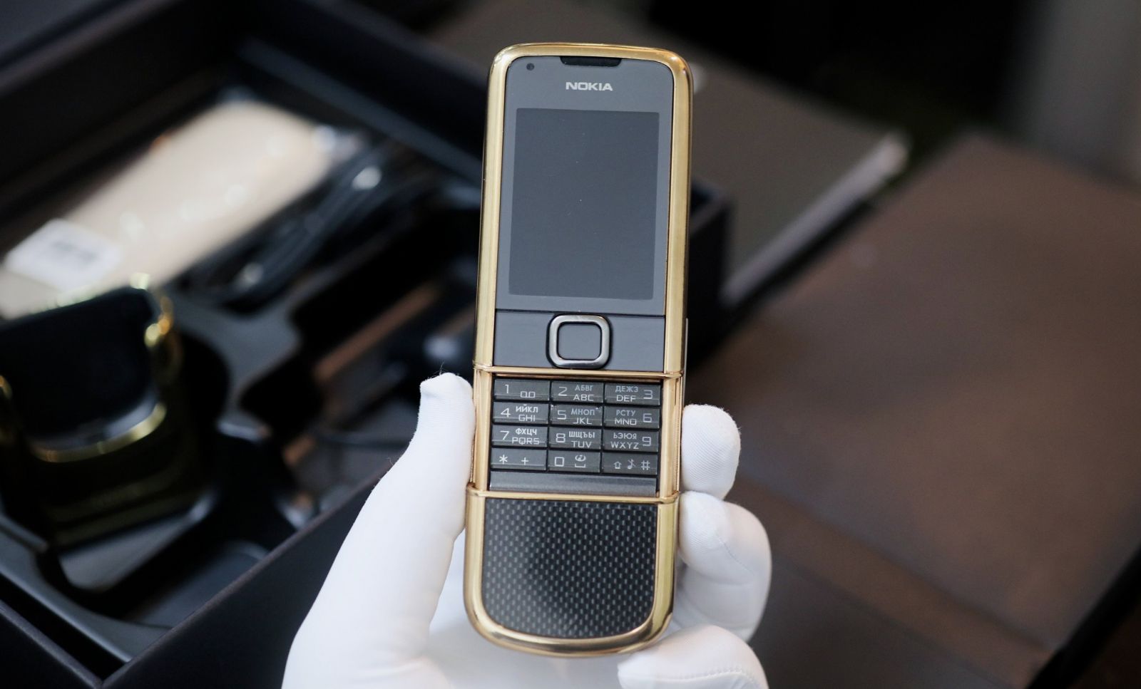 Nokia 8800 Carbon vàng hồng