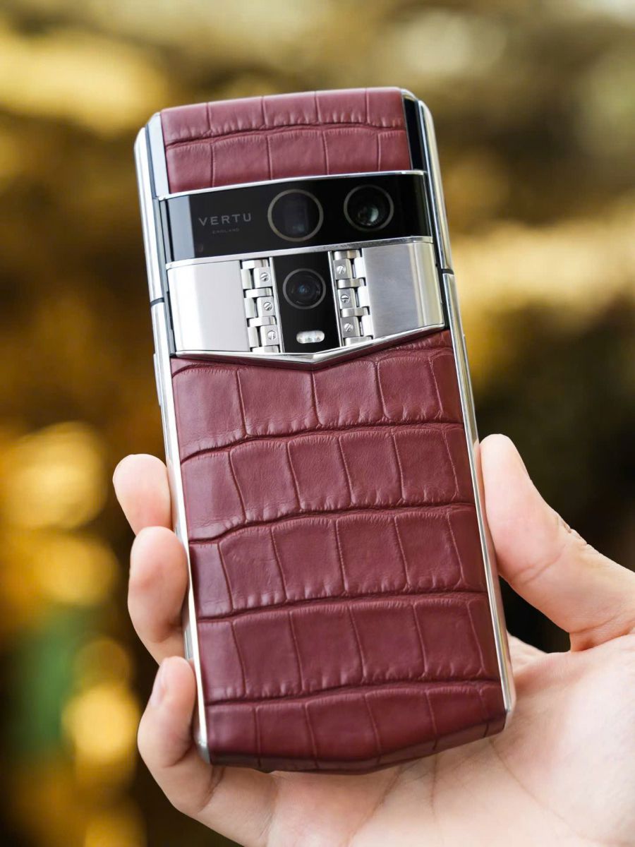 Trải nghiệm ngay Vertu Aster Q tại Hoàng Luxury
