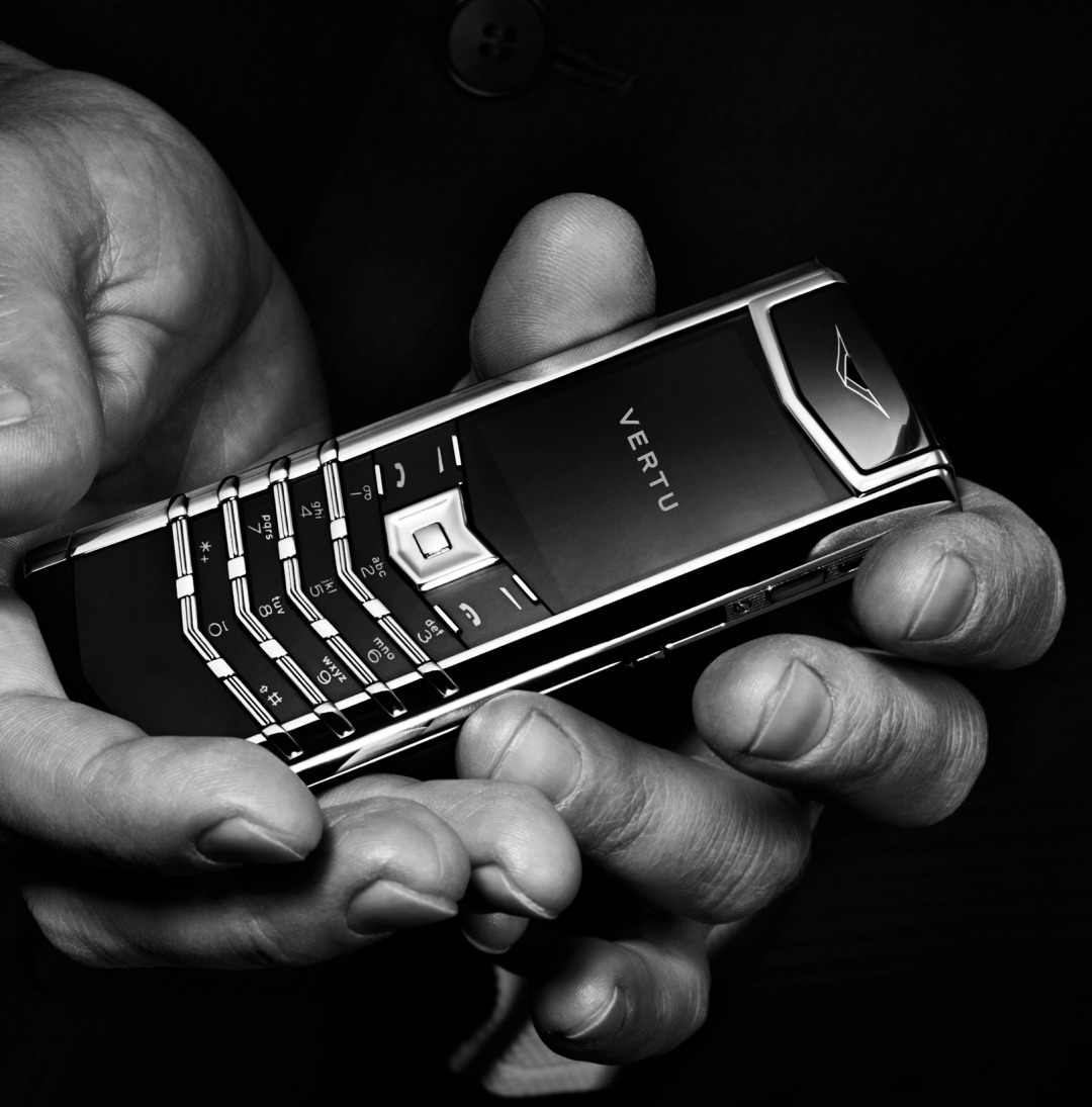 Vertu Signature S- Biểu tượng của địa vị và gu thẩm mỹ tinh tế