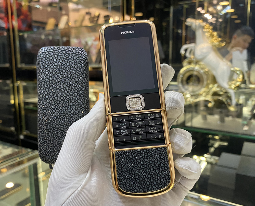 Điện thoại nokia 8800 vàng hồng da cá đuối full kim cương