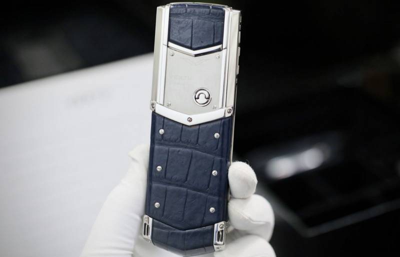 ĐIỆN THOẠI VERTU SIGNATURE S NAVY ALIGATOR