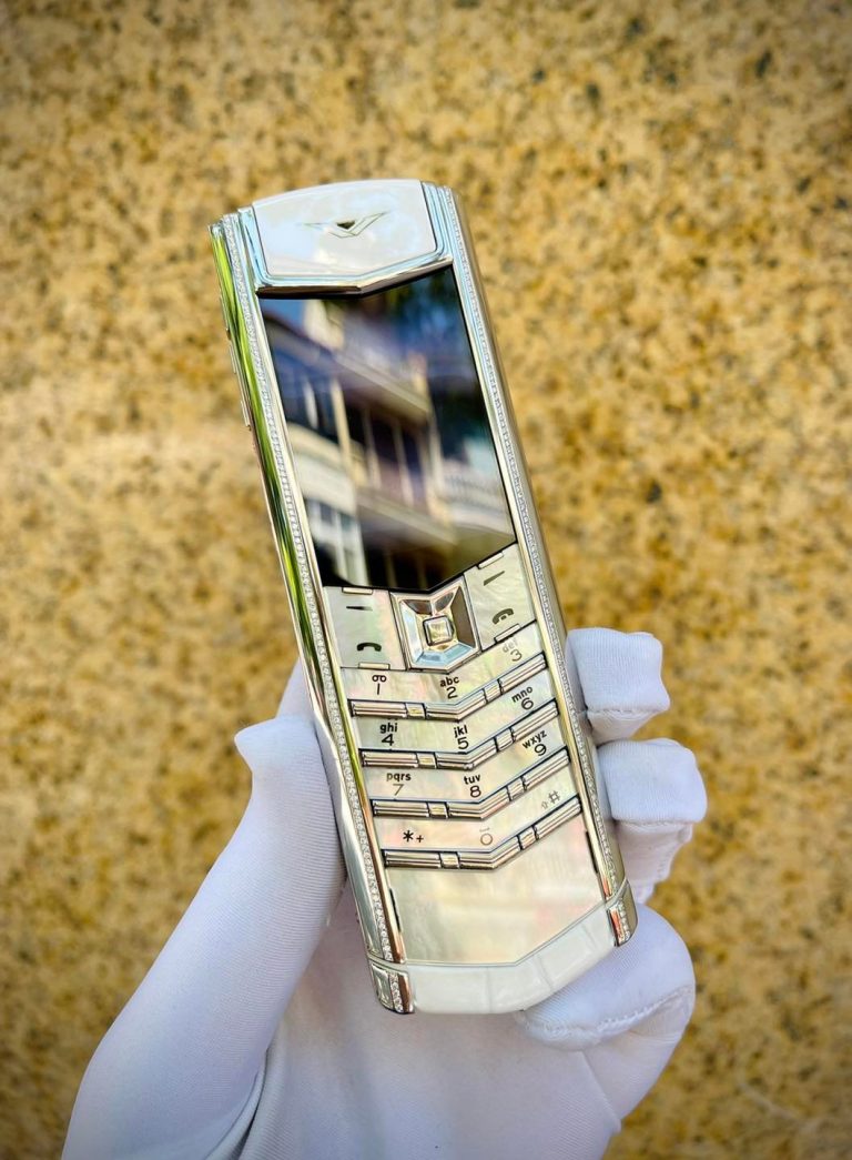 Vertu Signature S White Mother Of Pearl – Hoàng Luxury Vertu Signature S White Mother Of Pearl – Hoàng Luxury