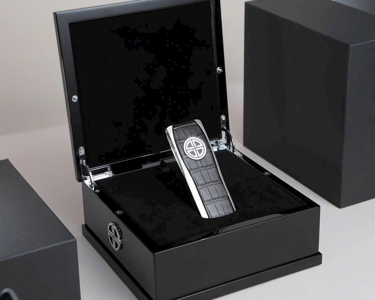 Hộp, phụ kiện và chứng nhận