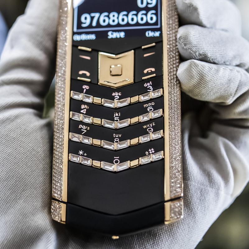 VERTU SIGNATURE S VÀNG KHỐI FULL KIM CƯƠNG SIÊU PHẨM GIÀU SANG VERTU SIGNATURE S VÀNG KHỐI FULL KIM CƯƠNG SIÊU PHẨM GIÀU SANG