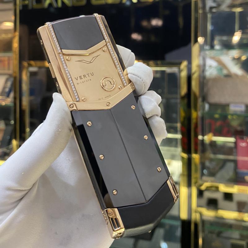 VERTU SIGNATURE S VÀNG KHỐI ĐIỂM KIM CƯƠNG LẤP LÁNH ÁNH SAO VERTU SIGNATURE S VÀNG KHỐI ĐIỂM KIM CƯƠNG LẤP LÁNH ÁNH SAO