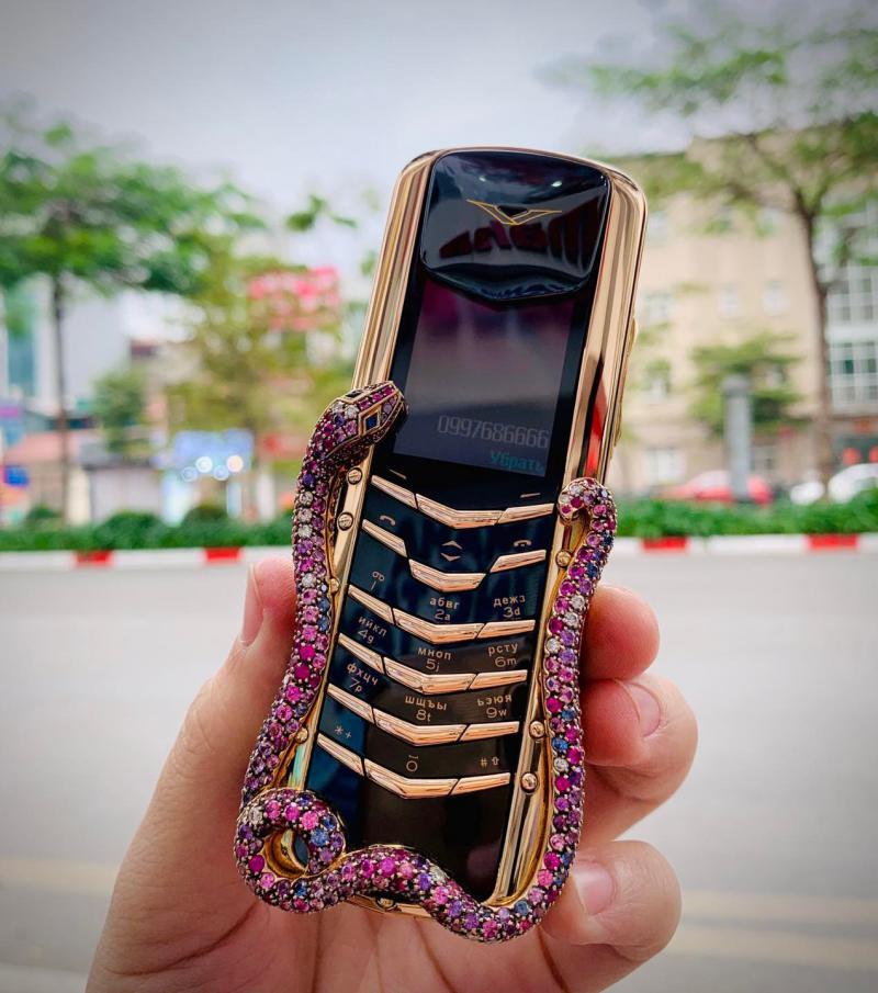 VERTU SIGNATURE COBRA BOUCHERON LIMITED EDITION