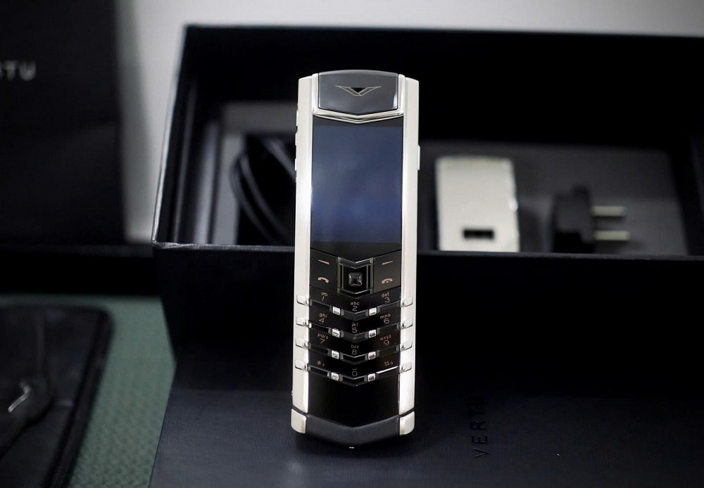 Vertu Signature S Steel Ceramic Sapphire Key